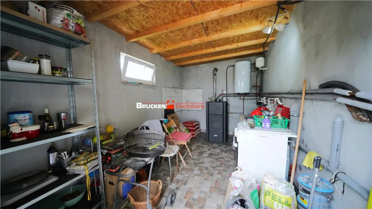 Sanmartin - Vila cu 3 apartamente si potential de inchiriere - foto 12
