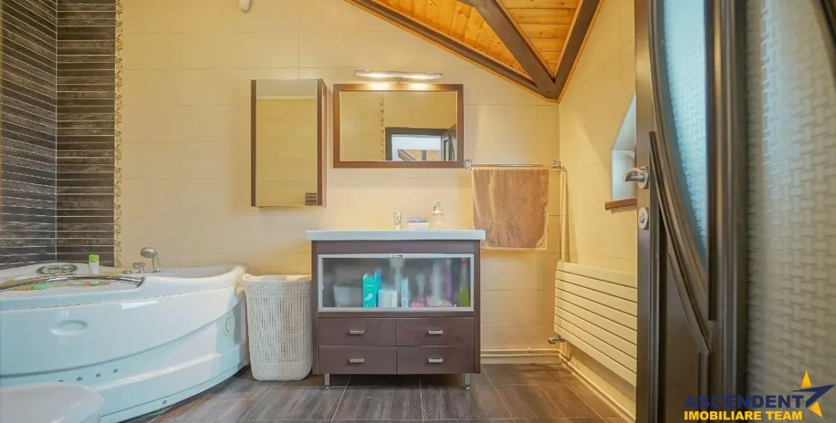 Vila, cu  500mp teren, garaj, curte proprie, Brasov - foto 13