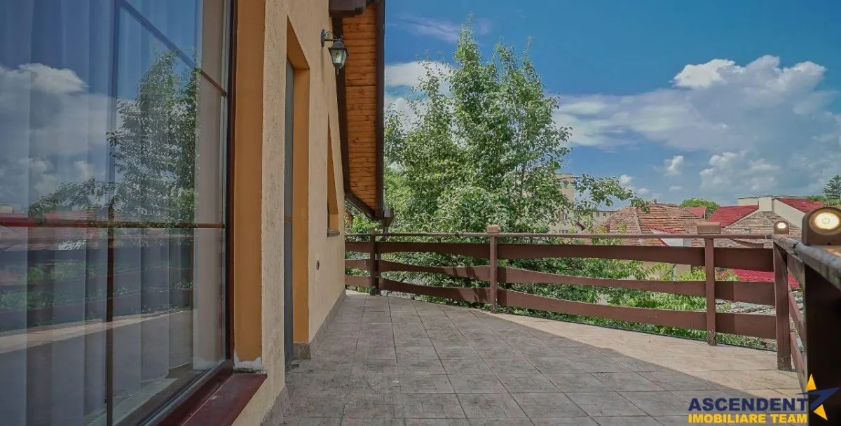 Vila, cu  500mp teren, garaj, curte proprie, Brasov - foto 18