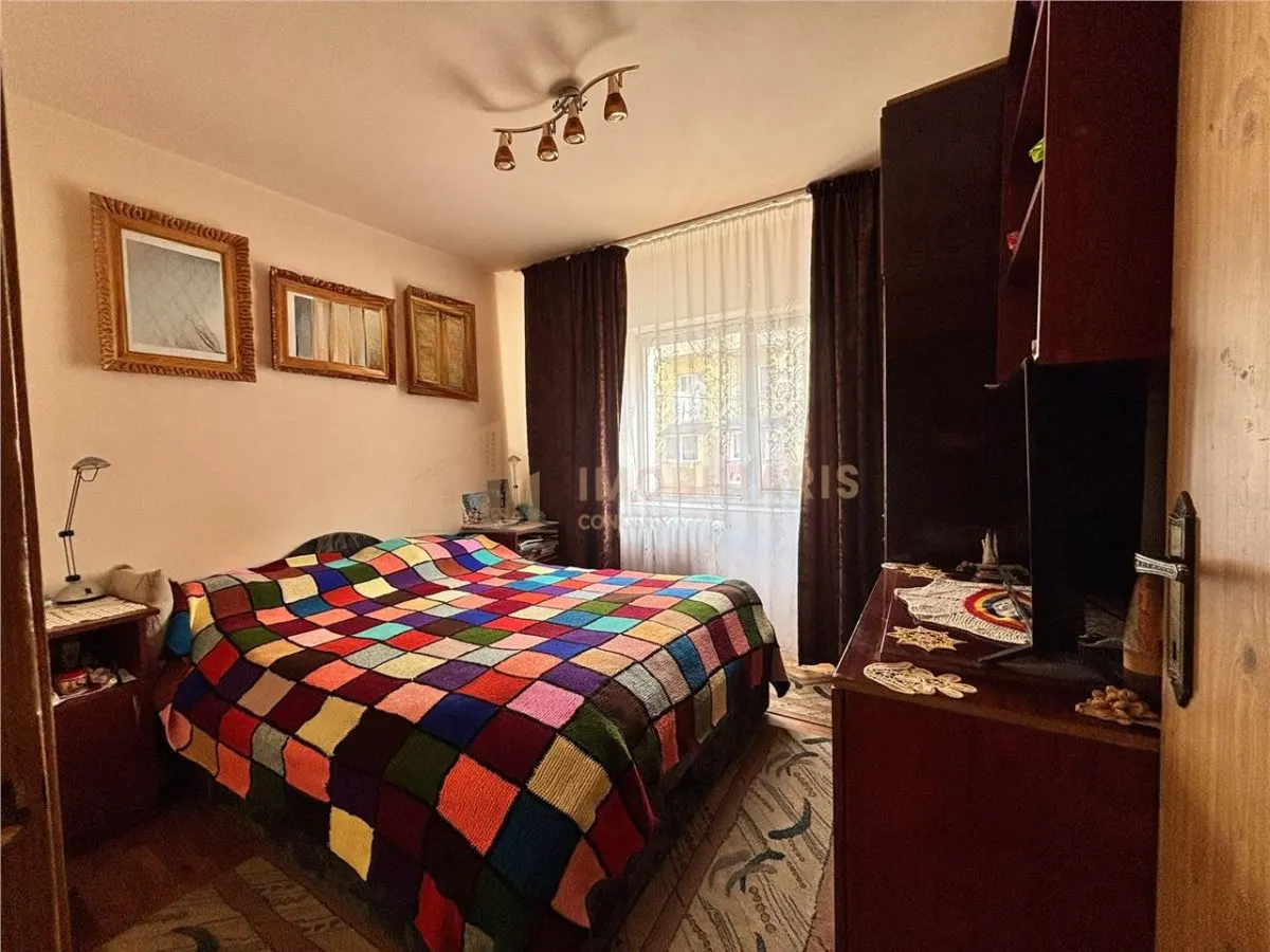 Proprietate cu 2 case in aceeasi curte si teren 24 ari - foto 2