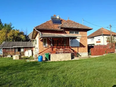 Casa cu teren, aproape de centrul balneo-termal Vata Bai - foto 2