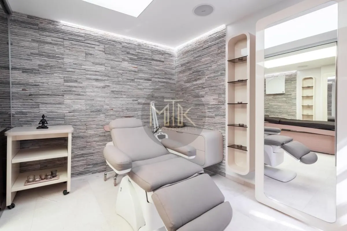 Proprietate premium cu curte – ideala pentru business-uri | LACUL TEI - foto 21