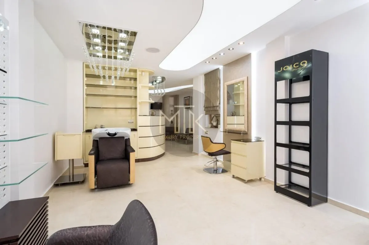 Proprietate premium cu curte – ideala pentru business-uri | LACUL TEI - foto 8