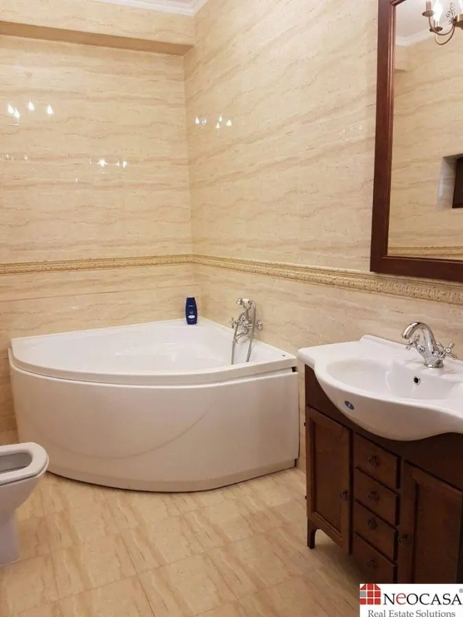 Resedinta exclusivista 370 mp, teren 600 mp, curte amenajata si finisaje premium - foto 16