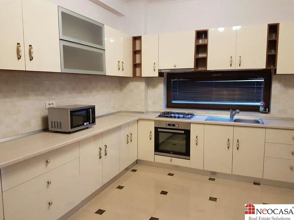 Resedinta exclusivista 370 mp, teren 600 mp, curte amenajata si finisaje premium - foto 5