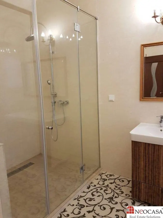 Resedinta exclusivista 370 mp, teren 600 mp, curte amenajata si finisaje premium - foto 6