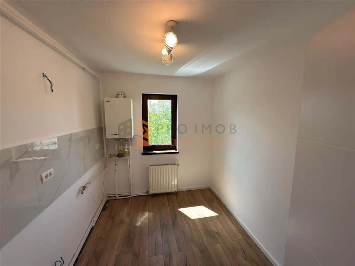 Apartament 2 camere cf 1 semidecomandat zona Crang - foto 6