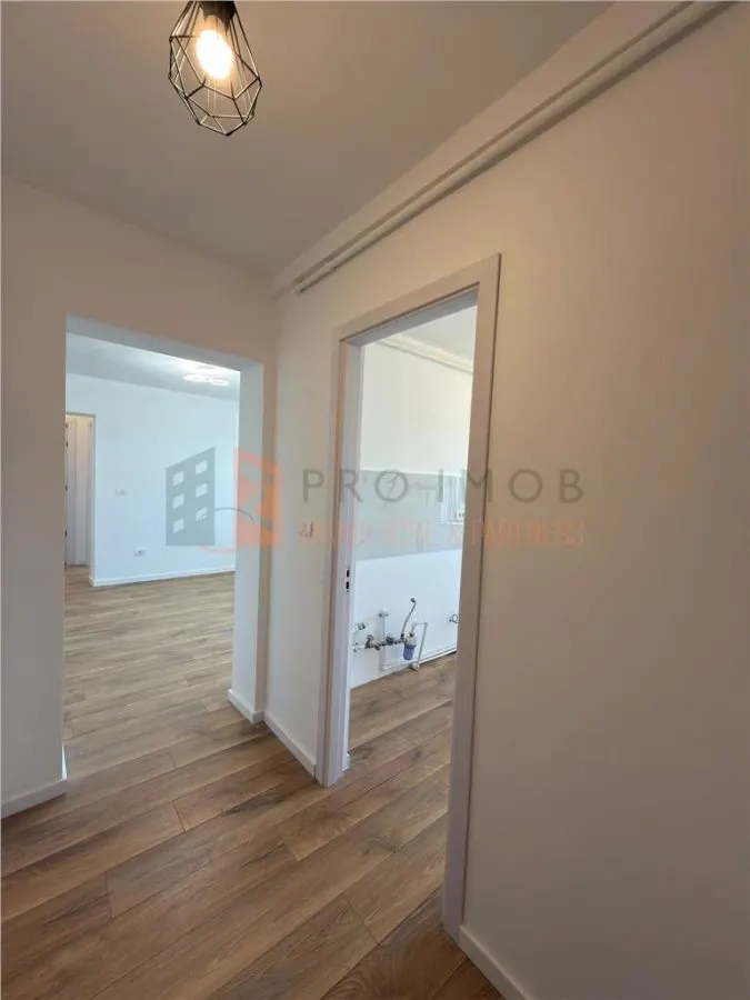 Apartament 2 camere cf 1 semidecomandat zona Crang - foto 7