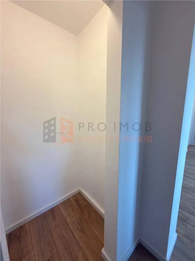 Apartament 2 camere cf 1 semidecomandat zona Crang - foto 8