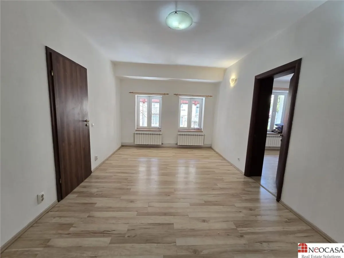 Rar pe piata: 2 camere în vila cu curte privata 104 mp – aproape de metrou 1 Mai - foto 1