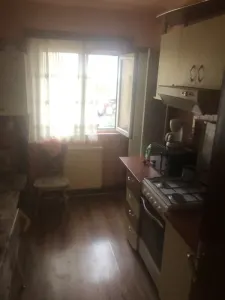 Apartament cu 3 camere , 2 bai - foto 1
