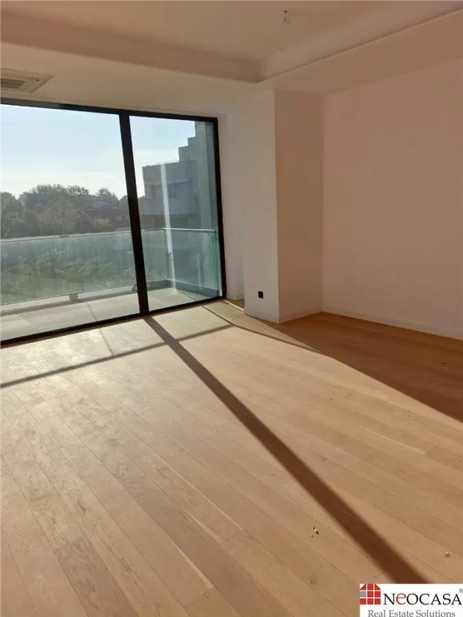 APARTAMENT DE VANZARE IN ZONA FLOREASCA LAC - foto 2