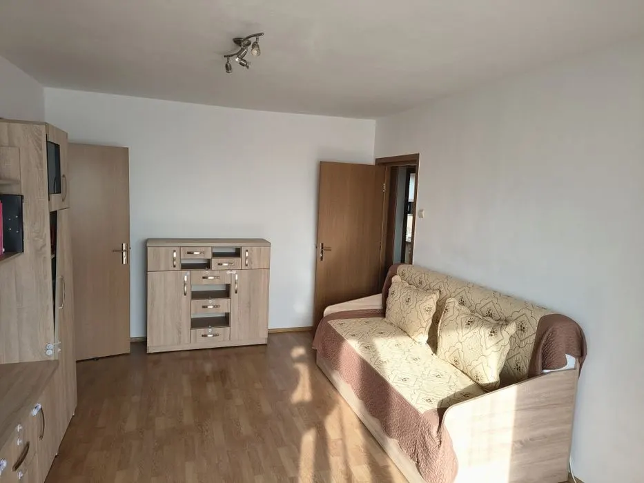 Apartament 2 camere Brasov, renovat, beci, aer conditionat - foto 2