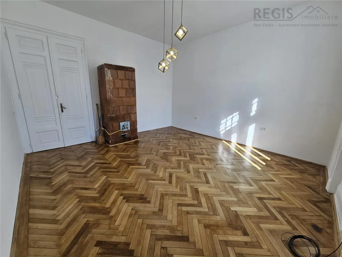 Studio Livada Postei  ULTRACENTRAL Brasov cu parcare, beci si anexa - foto 4