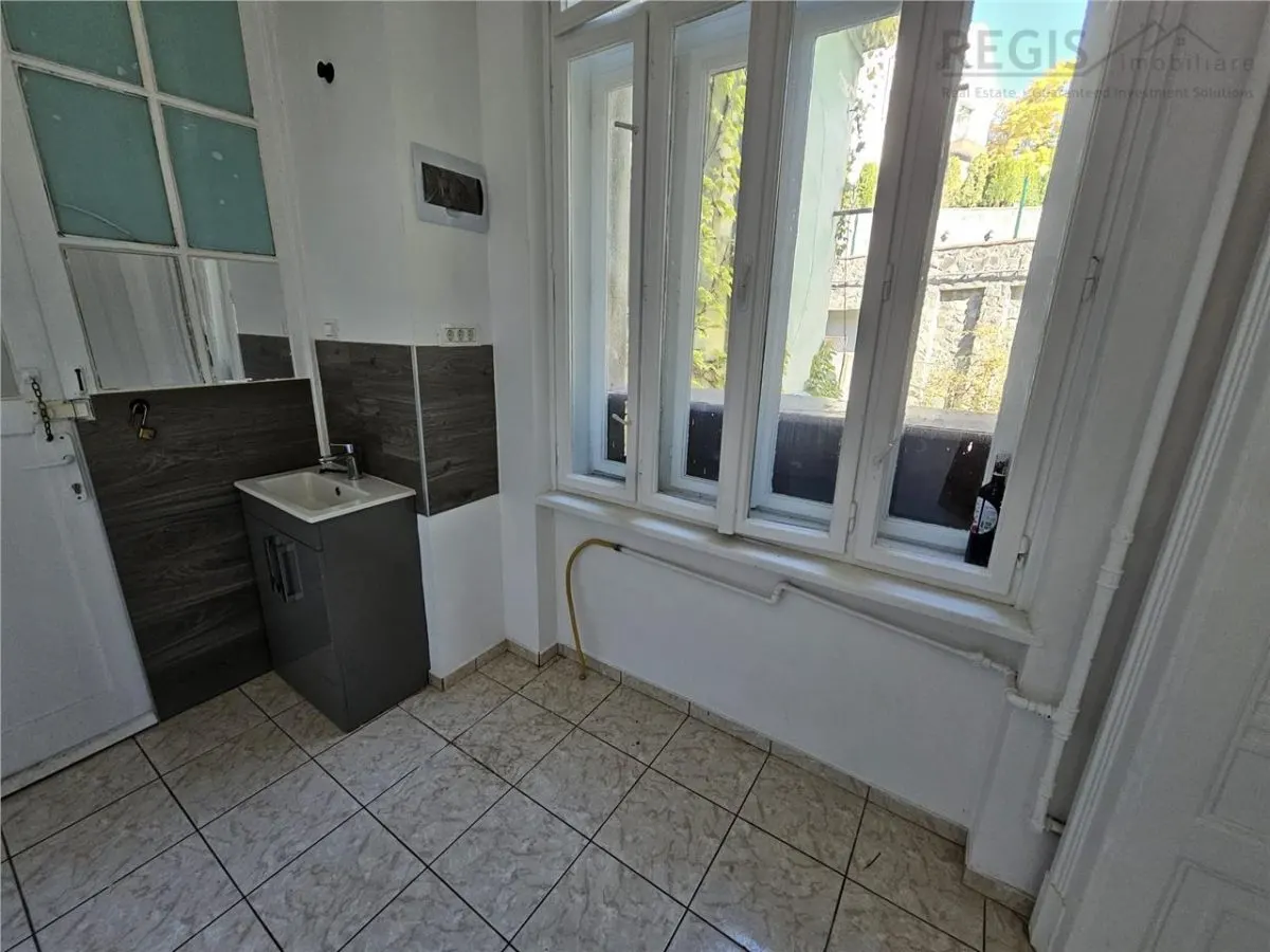 Studio Livada Postei  ULTRACENTRAL Brasov cu parcare, beci si anexa - foto 9