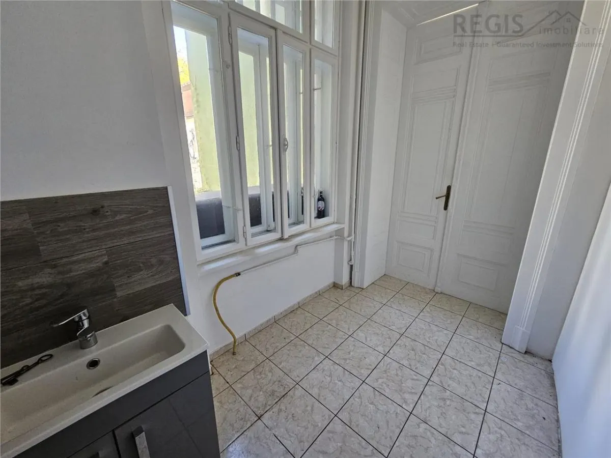 Studio Livada Postei  ULTRACENTRAL Brasov cu parcare, beci si anexa - foto 10
