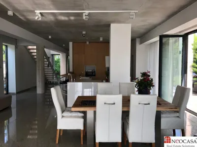 PROPRIETATE REMARCABILA - ELEGANTA, SPATIU, ARHITECTURA, NUMEROASE FACILITATI - foto 5
