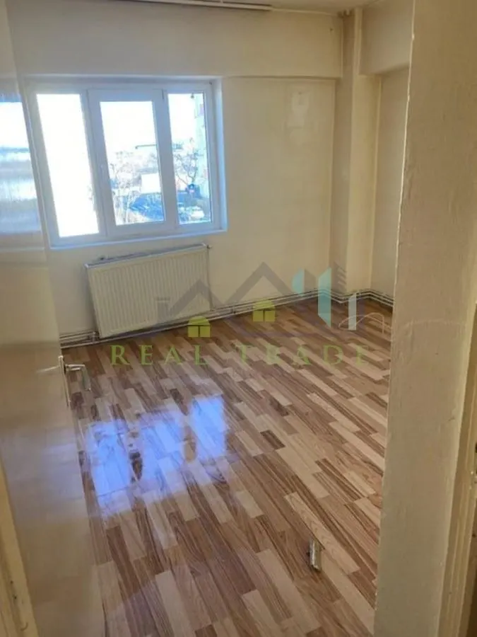 Apartament 2 camere decomandat etajul 2 zona Noua - foto 1