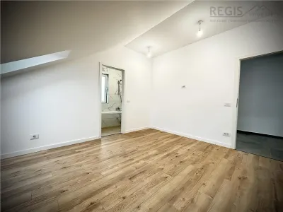 2 camere 96 mp, 2 bai, vedere spectaculoasa â€“ Rasnov - foto 11