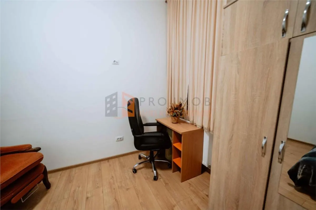 Apartament 3 camere cf 1 decomandat zona Centru - foto 8