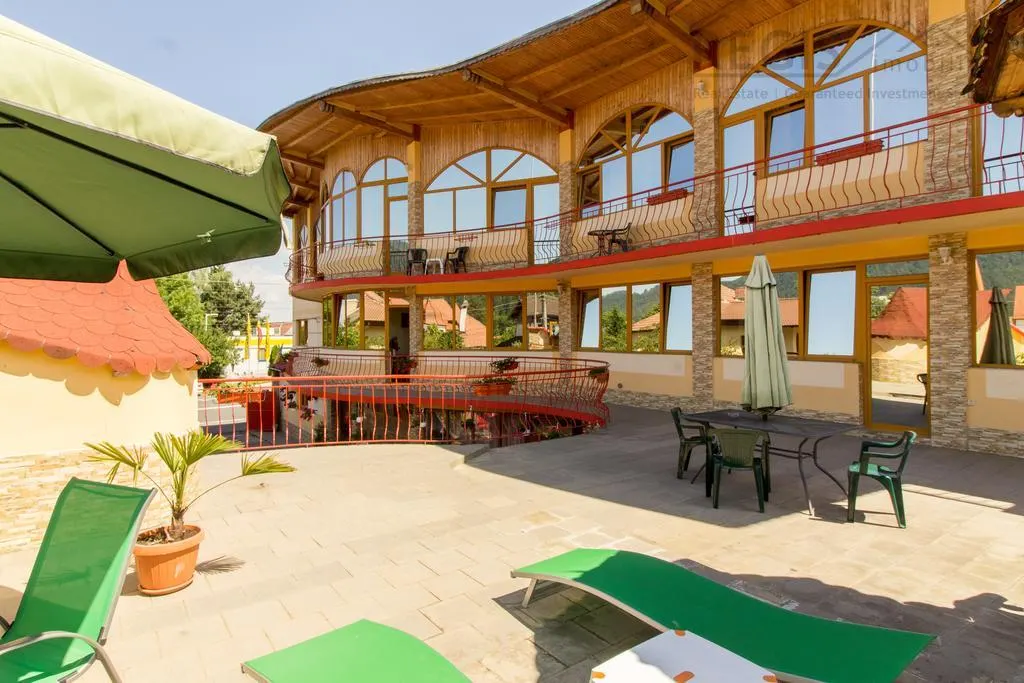 Investitie turistica cu potential ridicat | Hotel cu Restaurant Cartier Noua - foto 1