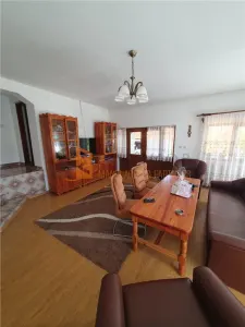 EXCLUSIVITATE! Casa cu teren zona Parscov - foto 2