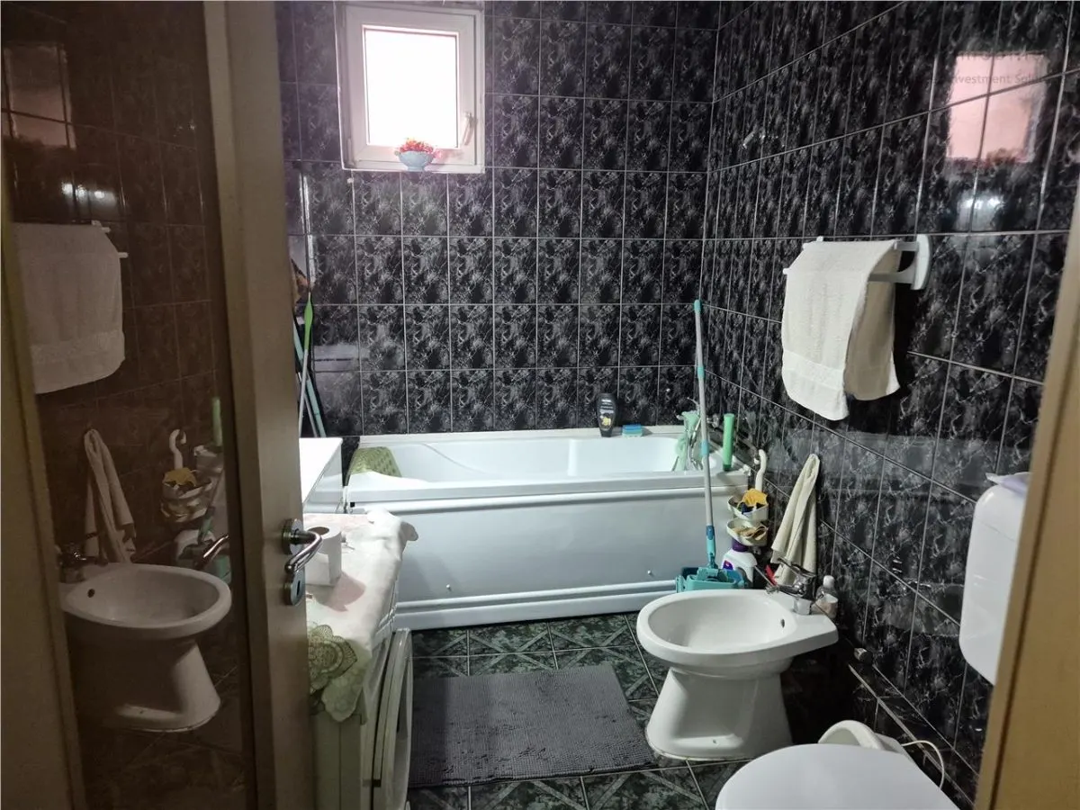 Casa 4 camere + spatiu comercial 55 mp, zona centrala - foto 5
