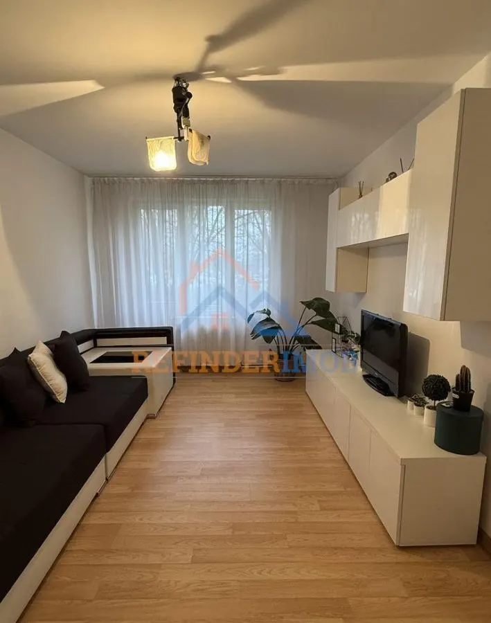 Apartament de vanzare cu 3 camere, zona Titan - foto 1