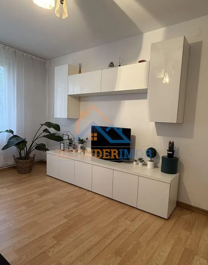 Apartament de vanzare cu 3 camere, zona Titan - foto 2