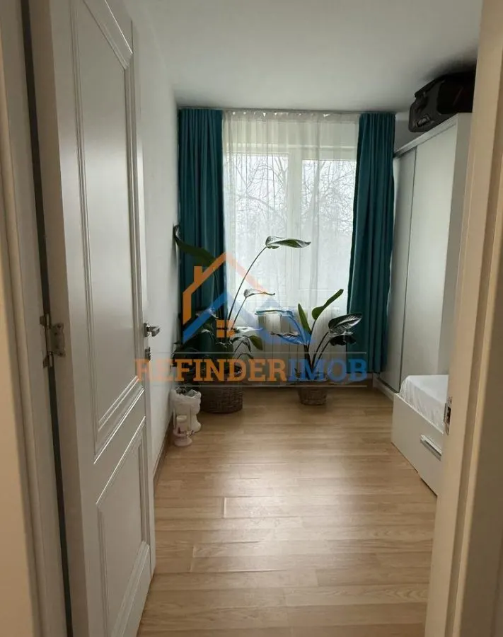 Apartament de vanzare cu 3 camere, zona Titan - foto 5