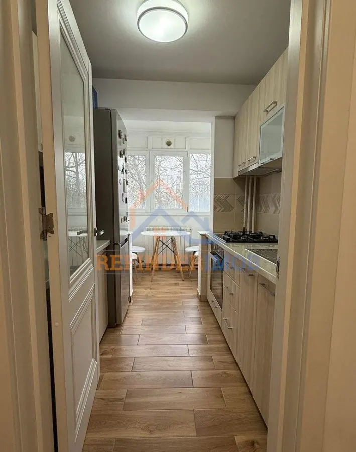 Apartament de vanzare cu 3 camere, zona Titan - foto 8