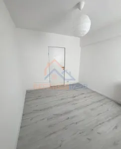 Apartament de vanzare cu 3 camere, Titan - Piata Minis - foto 1