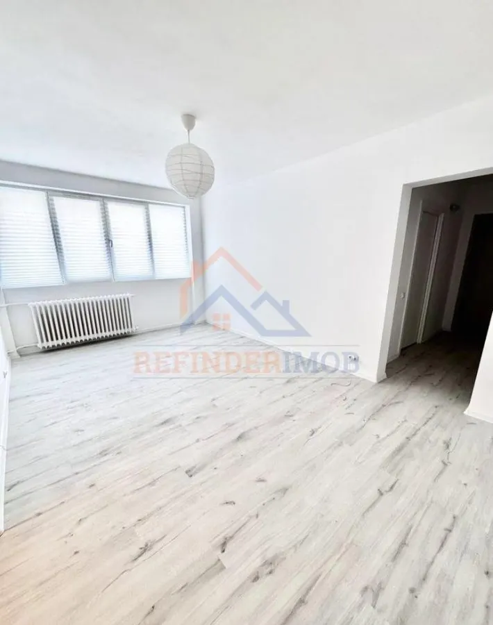 Apartament de vanzare cu 3 camere, Titan - Piata Minis - foto 2
