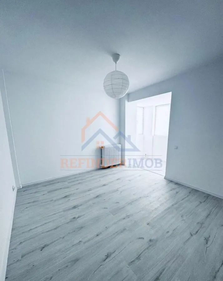 Apartament de vanzare cu 3 camere, Titan - Piata Minis - foto 4