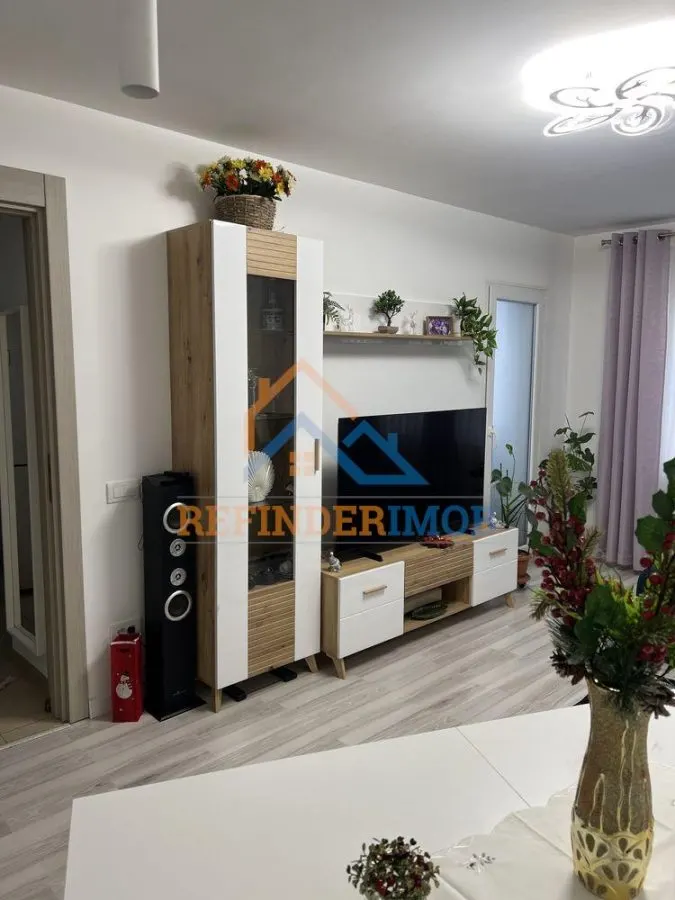 Apartament de vanzare cu 2 camere, zona Trapezului - Metrou 1 Decembrie 1918 - foto 1