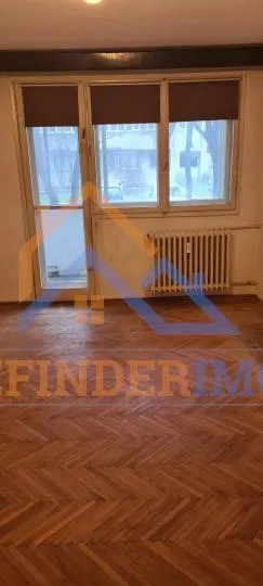 Apartament de vanzare cu 3 camere, zona Titan - foto 1