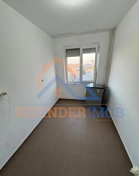 Apartament de vanzare cu 2 camere, zona Trapezului - Metrou 1 Decembrie 1918 - foto 3
