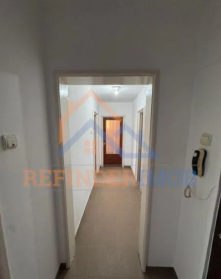 Apartament de vanzare cu 2 camere, zona Trapezului - Metrou 1 Decembrie 1918 - foto 4