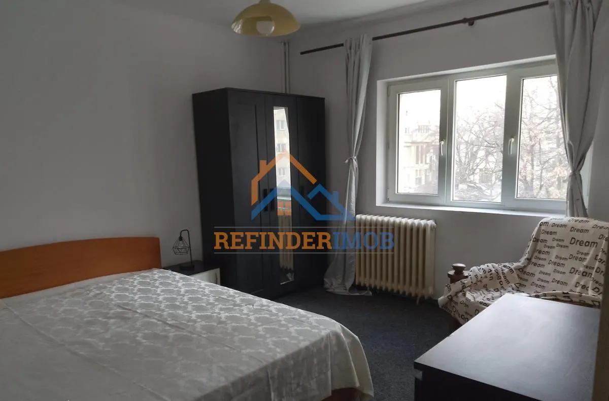 Apartament de vanzare cu 3 camere, zona Unirii - foto 1