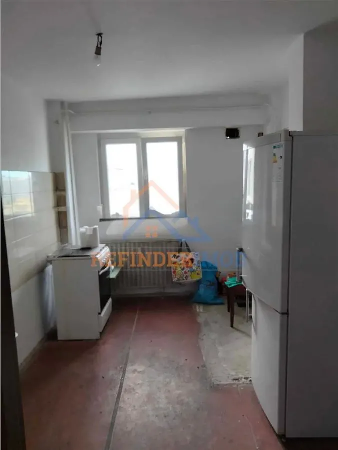 Apartament de vanzare cu 3 camere, zona Mihai Bravu - foto 2