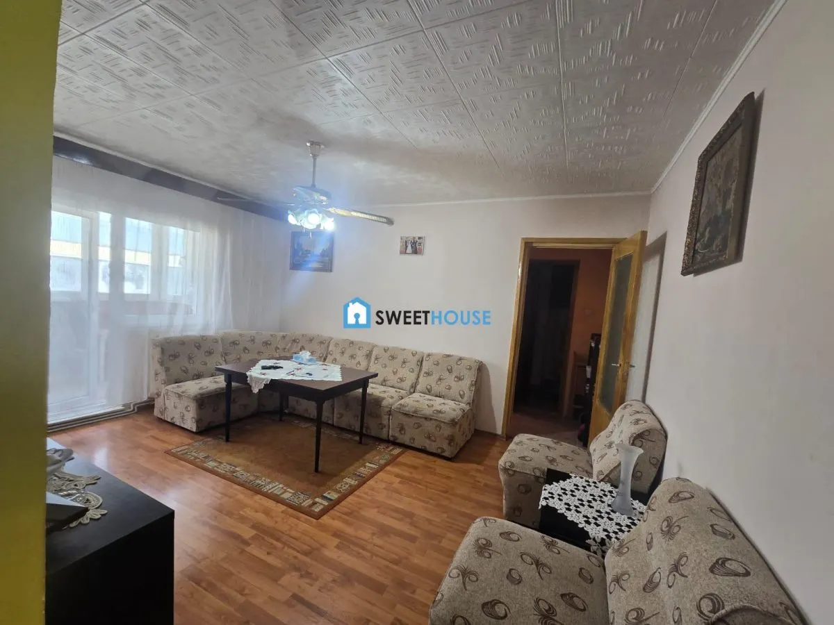 Spatiu Lumina si Panorama Orasului 4 camere B-dul Unirii Fagaras - foto 1