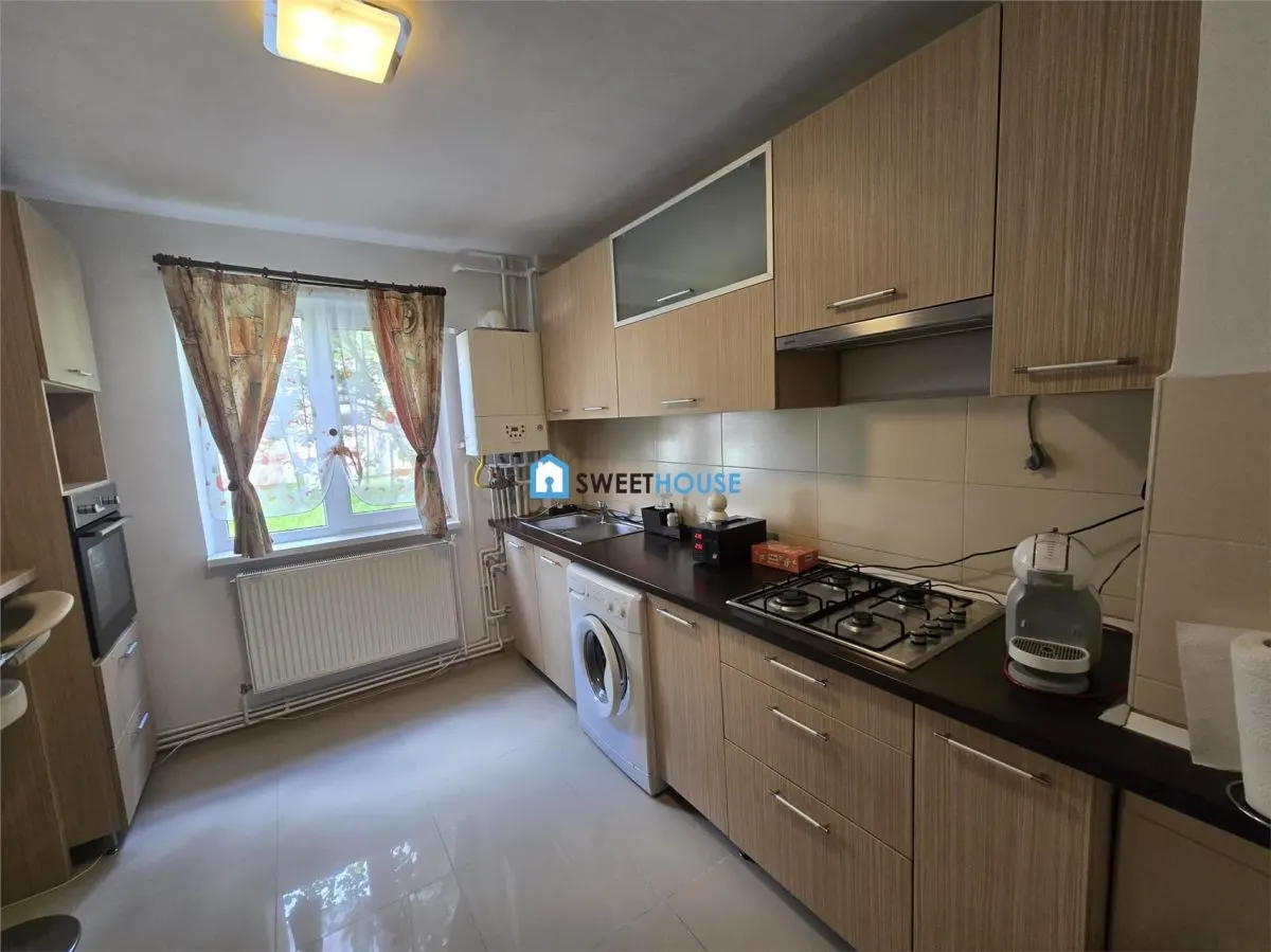 Apartament cu trei camere zona Negoiu Fagaras - foto 2