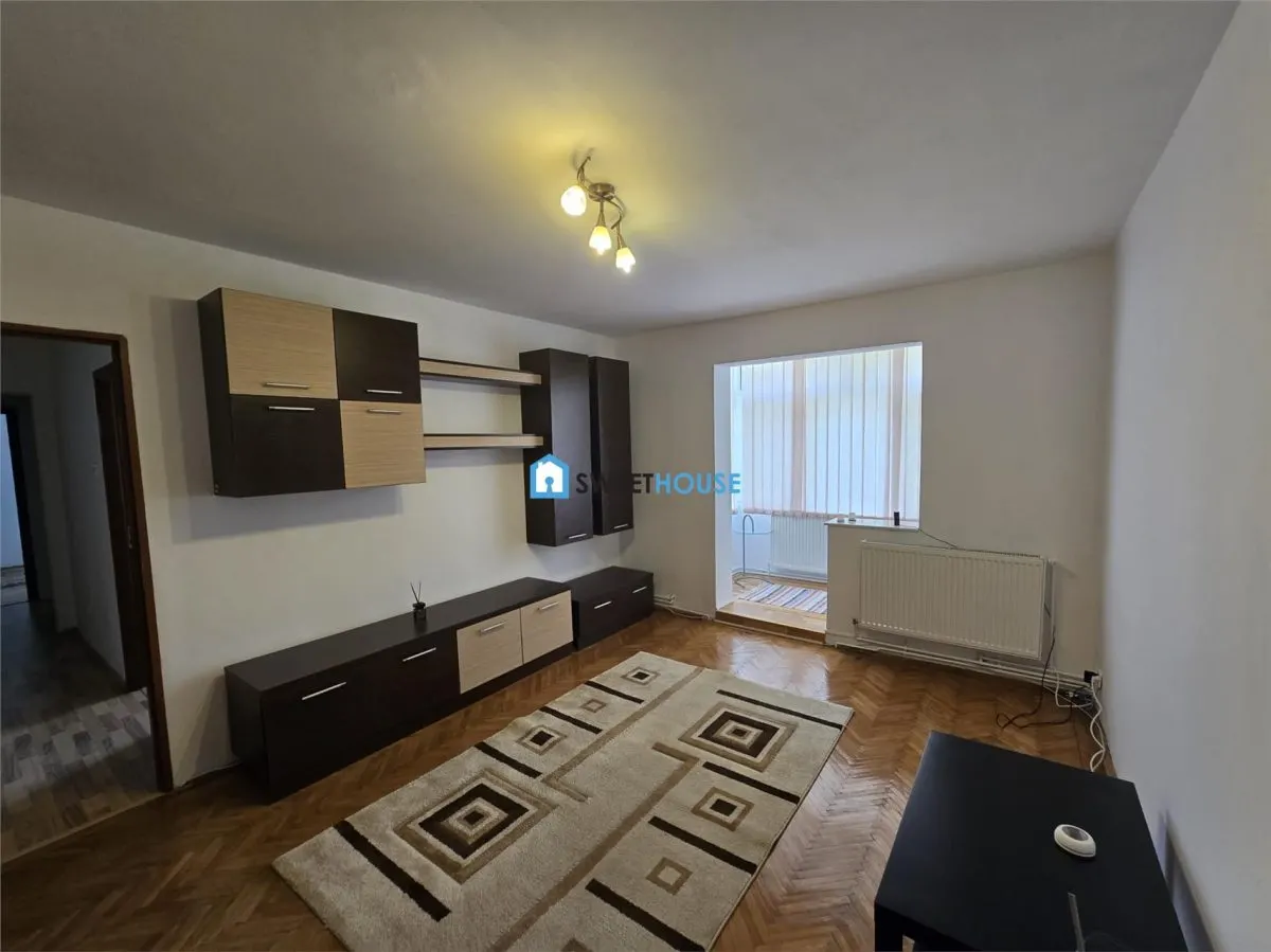 Apartament cu trei camere zona Negoiu Fagaras - foto 3