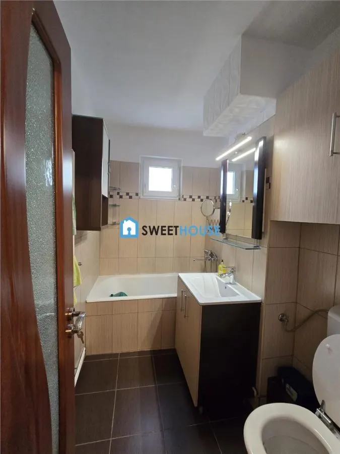 Apartament cu trei camere zona Negoiu Fagaras - foto 5