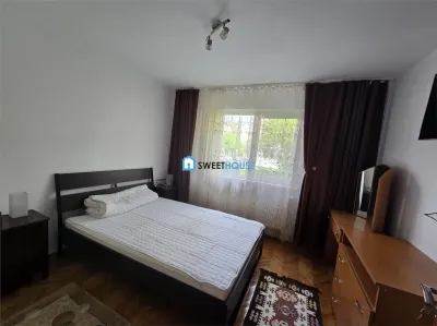 Apartament cu trei camere zona Negoiu Fagaras - foto 9