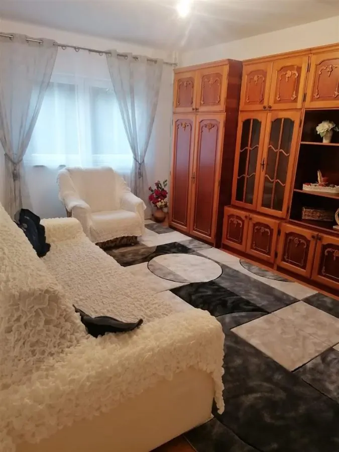 Apartament 2 camere - Zona Nicolina - 449 Euro - foto 2