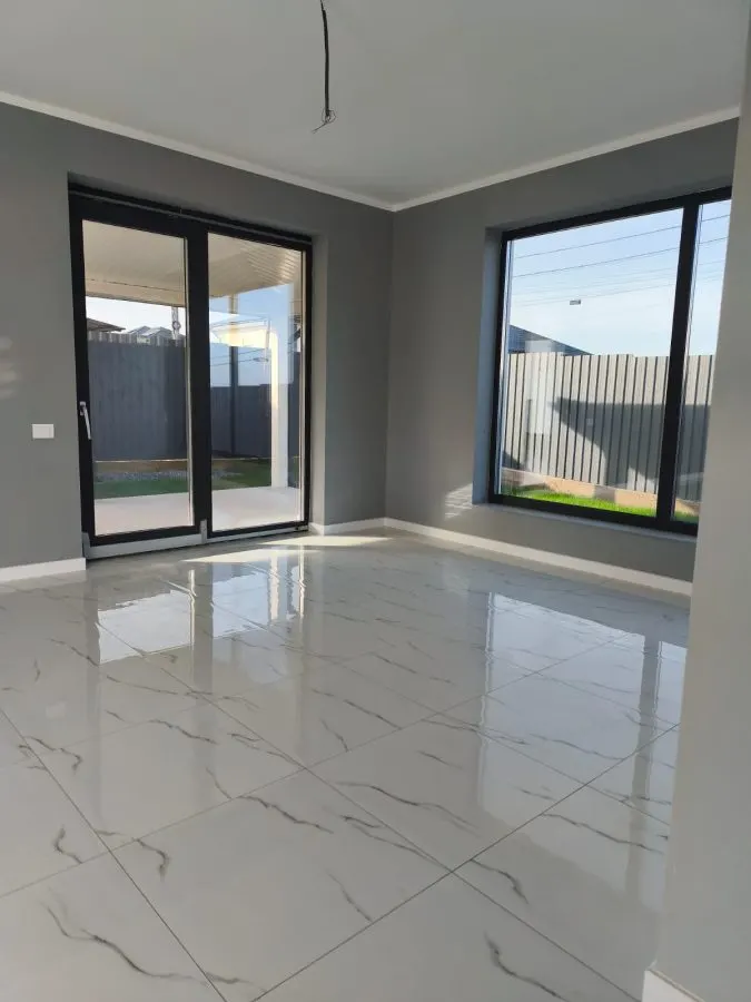 Casă Exclusivistă în Bucium - Finisaje Premium, 4 Camere - foto 1