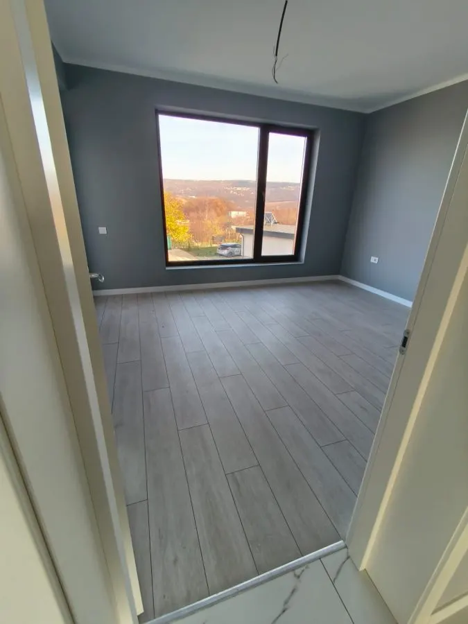 Casă Exclusivistă în Bucium - Finisaje Premium, 4 Camere - foto 2