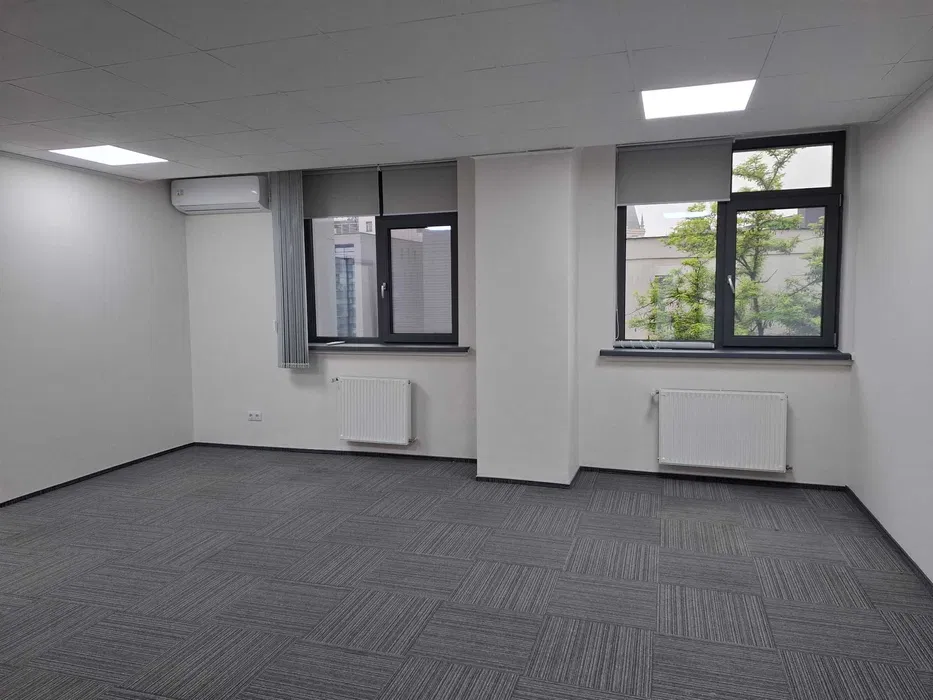 Spatiu Sf. Lazar ( Palas) - 899 euro - foto 2