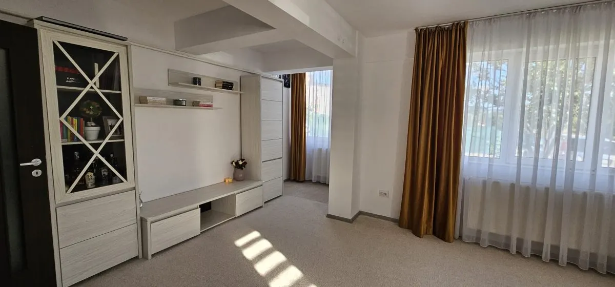 Bucium apartament 3 camere decomandat 145.000 euro - foto 6